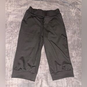 NWOT Woman’s Black Jogger Capri Pants